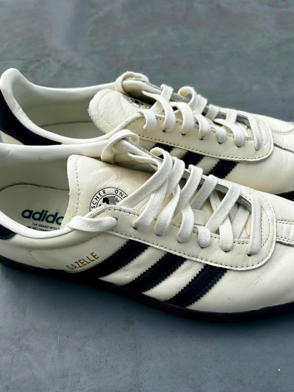 Adidas Gazelle mens leather sneaker (Germany Edition)